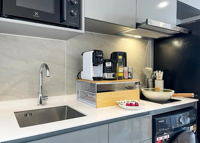 Near Bts L Sukhumvit L Pool And Steam Apartment