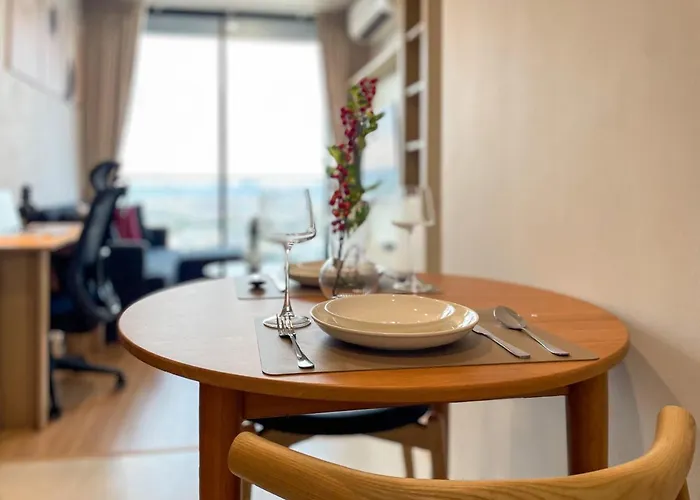 Apartment Near Bts L Sukhumvit L Pool And Steam