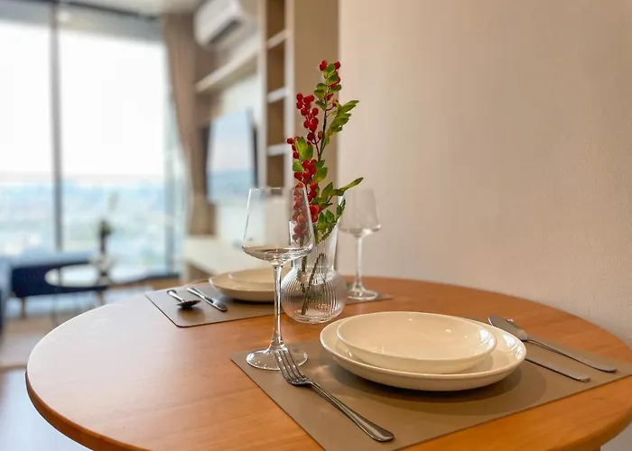 Apartment Near Bts L Sukhumvit L Pool And Steam