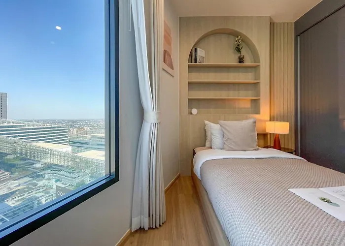 Near Bts L Sukhumvit L Pool And Steam Bangkok