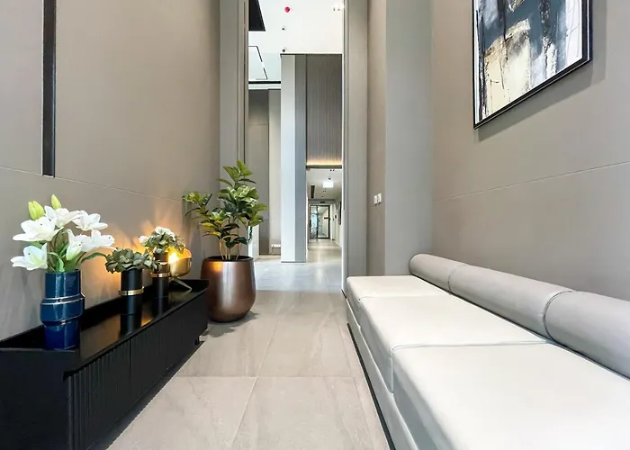 Near Bts L Sukhumvit L Pool And Steam * Bangkok