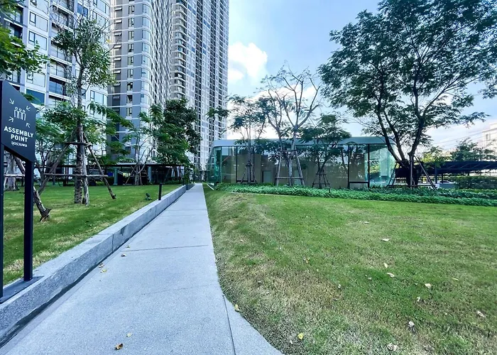 Near Bts L Sukhumvit L Pool And Steam Bangkok